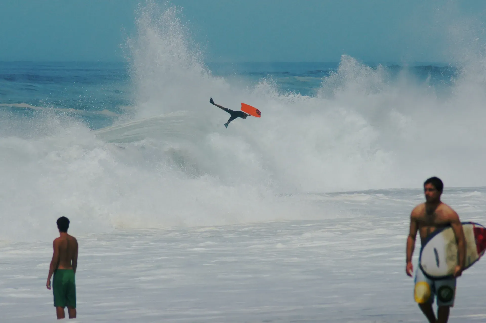 Aerial en bodyboard - figure aérienne spectaculaire