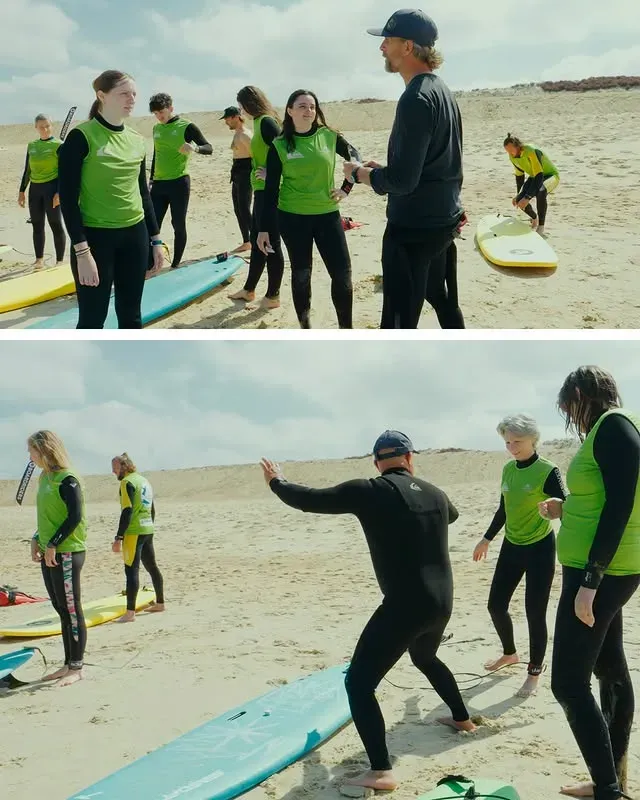 Moniteur de surf expliquant les techniques sur la plage à Capbreton