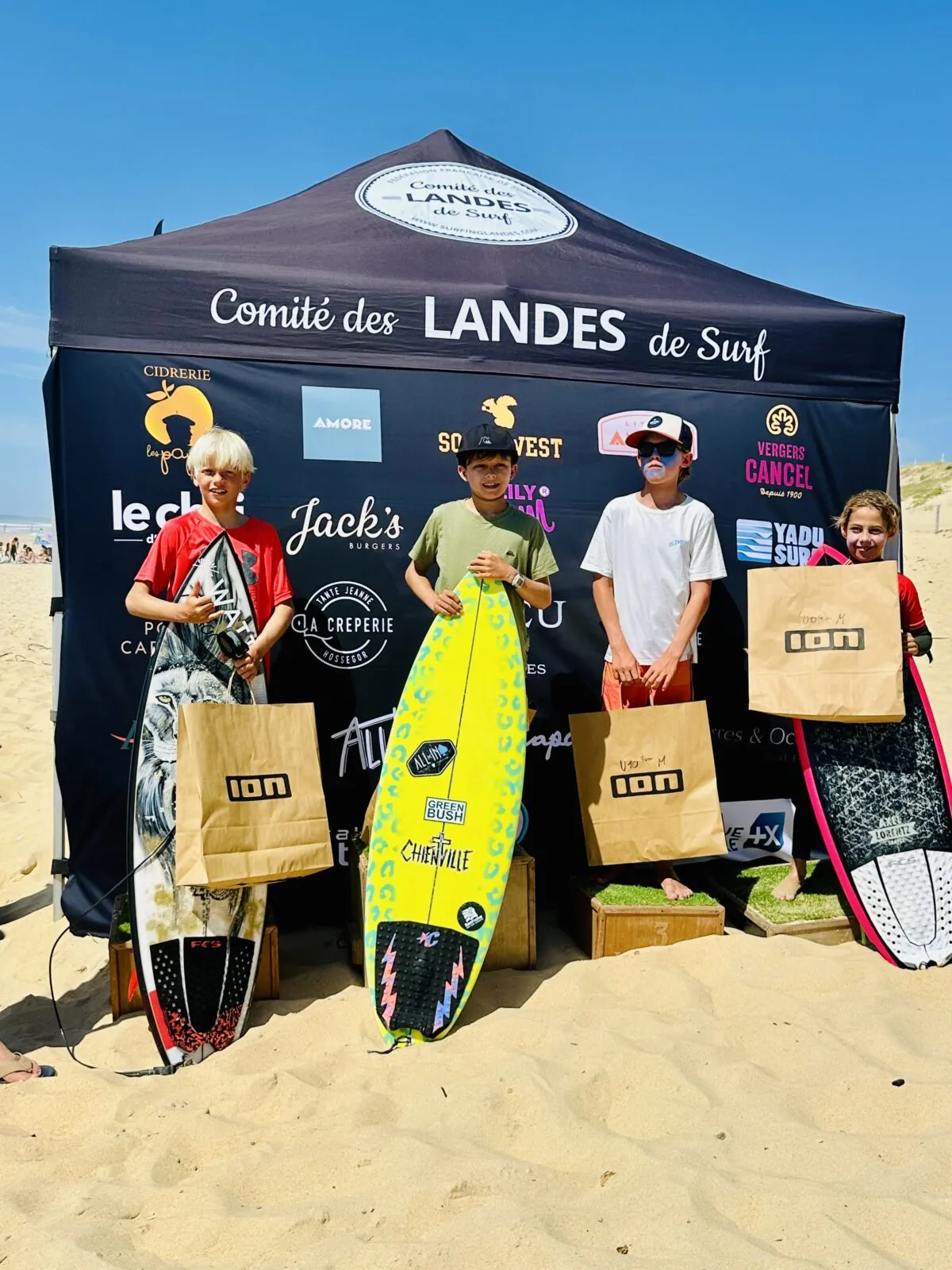 Podium Pitchouns U10 au ION Pitchoun Tour 3 a Vieux Boucau - Milo Desmedt vainqueur des 3 etapes